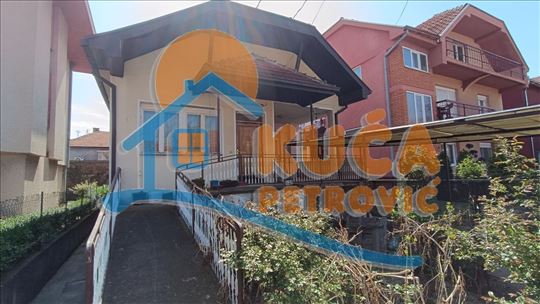 Kuća 110m2, centar grada, u blizini TC Šajkača