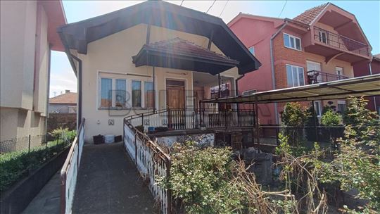 Kuća 110m2, centar grada, u blizini TC Šajkača