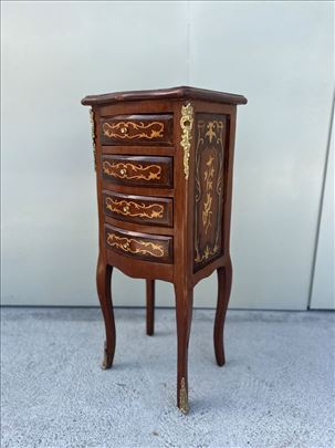 Stilska komoda bogata intarzijom