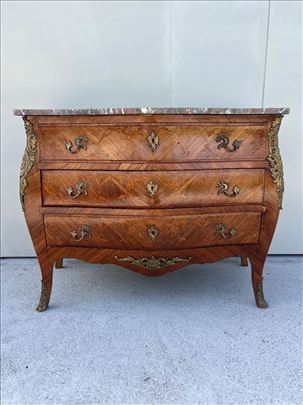 Trbušasta komoda sa mermerom