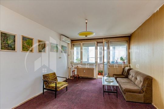 Trosoban stan 82m2, Crveni pevac