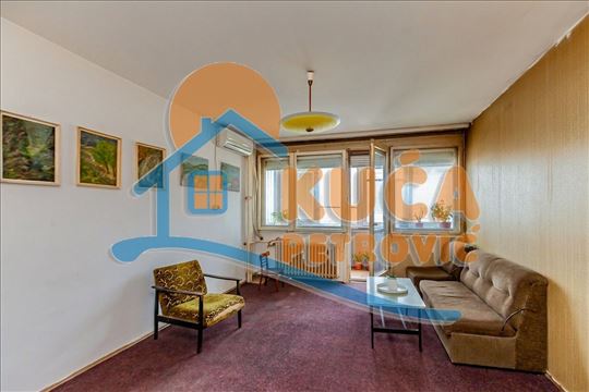 Trosoban stan 82m2, Crveni pevac