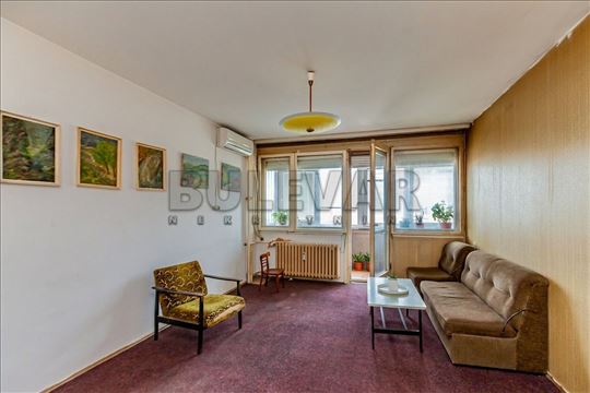 Trosoban stan 82m2, Crveni pevac