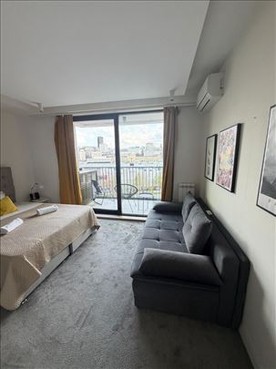 BW Metropolitan, LUX Studio, Useljiv 