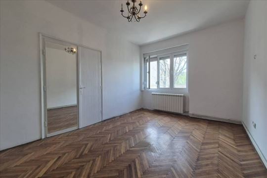 Dvosoban stan u Cetinjskoj ulici, blizu Skadarlije