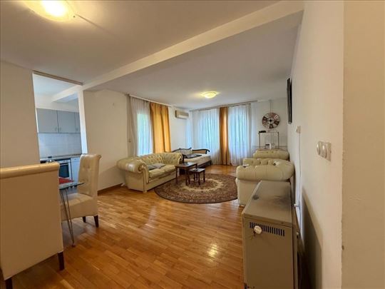 Izdaje se prostoran stan na Vračaru ID#1003