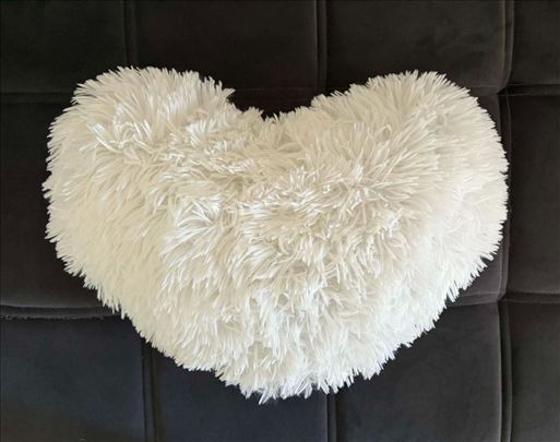 Jastuk čupavi beli SRCE (42 x 26)