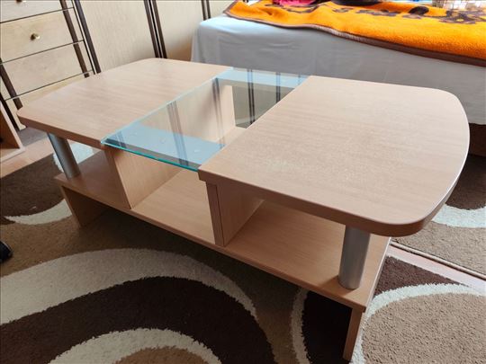 Klub sto-kvalitetan, ocuvan, moderan