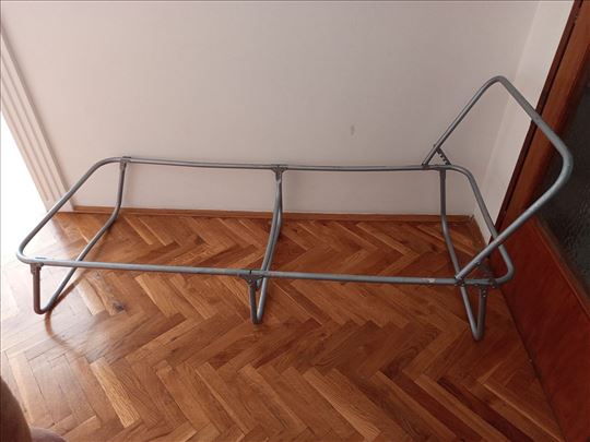 Konstrukcija za krevet za kampovanje i leżaljku