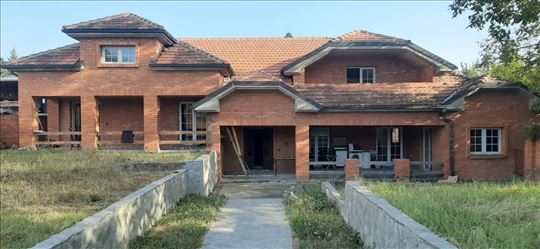 Kuća Jajinci 500m2 na 11.5ari 
