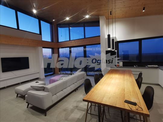 Vikendica sa prelepim pogledom na Dunav