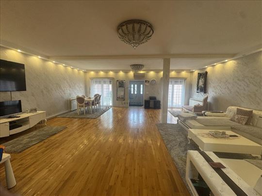 Kuća, Surčin, 180m2