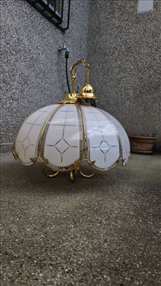 Lusteri i samosstojeca lampa