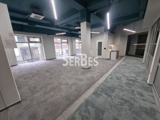Lux poslovni prostor 131m2 na Bulevaru Oslobodjenj