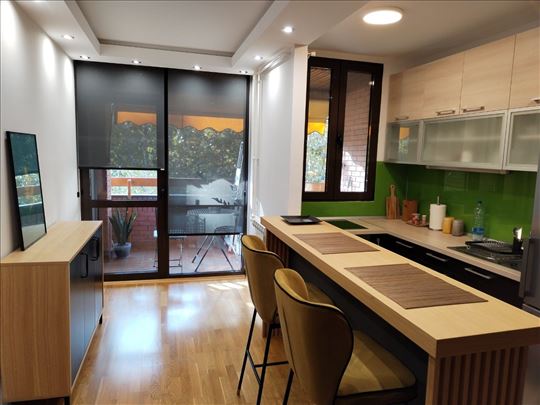 Lux, renoviran, u najlepšem delu Višnjičke banje