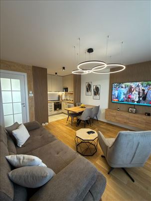 Nov, namesten troiposoban stan na Novoj Detelinari