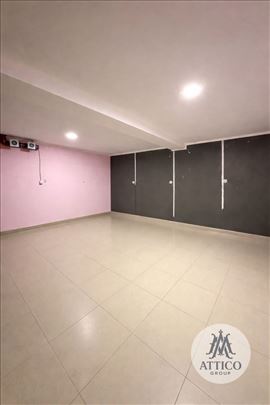 Prodaje se lokal na tri nivoa - Salajka, Novi Sad