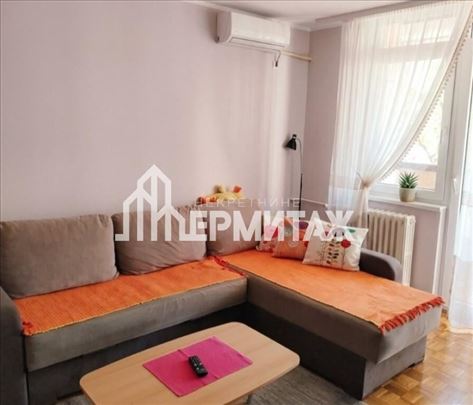 Uknjižen 3.0 stan - 80m2!! Okružen zelenilom