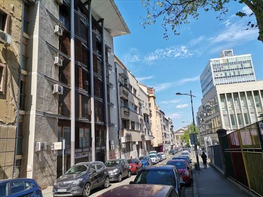 Vračar, Metropol, Kumanovska, novija zgrada, vojni
