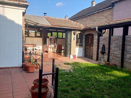 Zemun,pet-frendly kuća sa prelepim dvorištem