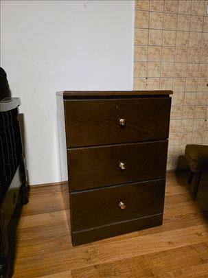 Braon komoda sa 3 fioke