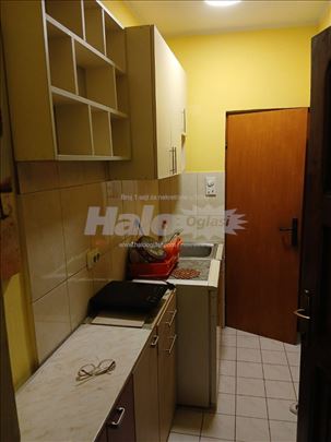 Izdajem sobu za samca, Saobraćajni fakultet