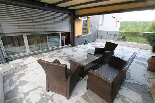 Lux, kvalitetan stan, 2 garažna mesta, ID 8294