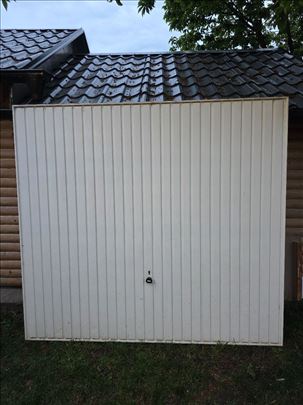 Na prodaju garazna vrata