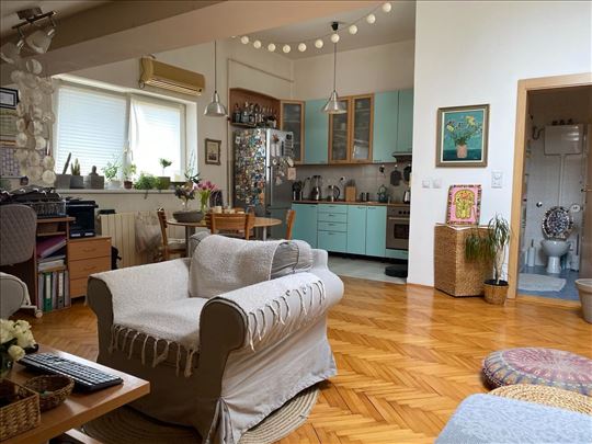 Okretnica tramvaja, uknjizen, 2.0