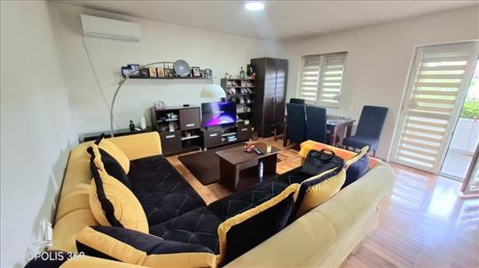 Prelepa kuća bez ulaganja, 2 etaže + 3.6 ari plac 