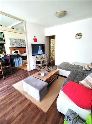 Uknjižen dvoiposoban stan - odlična prilika