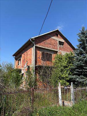 Avala Prnjavor 220m2 na 12,55 ari