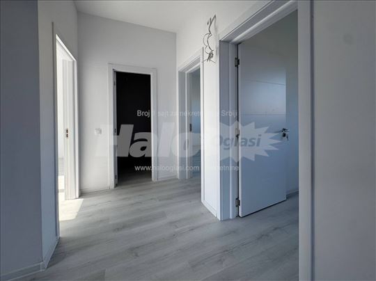 Dupleks 105m2 sa 2 ara placa