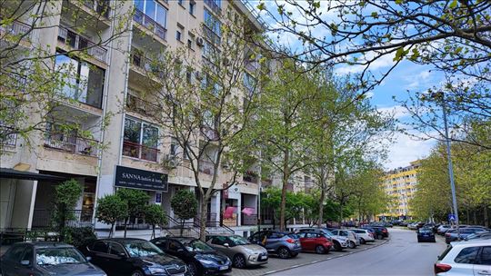 Dvosoban stan + garažno mesto - novija gradnja