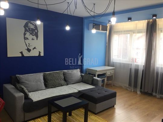 Kod pošte, renoviran, useljiv