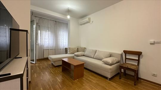 Komforan, namešten, parking, ID 25554