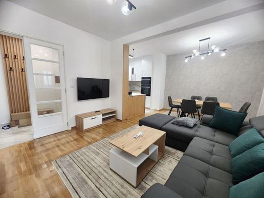 Moderan 2.0 stan sa garažom, Arena, ID 1306