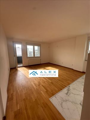 Odličan troiposoban stan na Avijatičarskom naselju