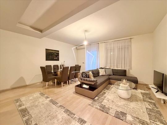 Opremljen, sa terasom i garažom ID#14795