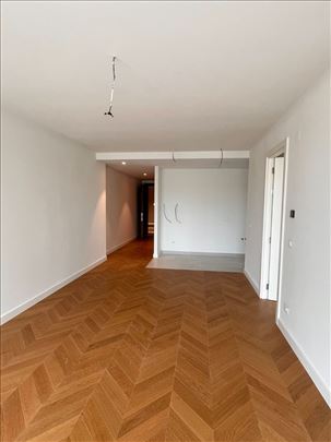 Prvi red do reke premium zgrada Riviera