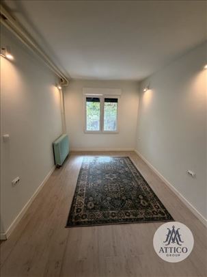 Renoviran jednoiposoban stan 38m² – strogi centar,