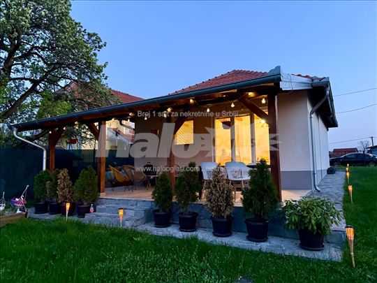 Renovirana kuća sa dvorištem - okolina Mionice