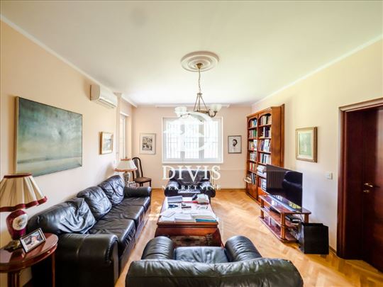 Stan sa terasom i parkingom na Dedinju, 98m2