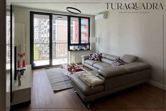 Trosoban stan s pogledom na park