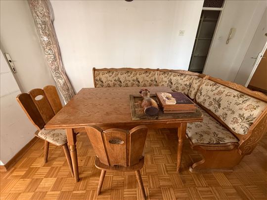 Ugaona garnitura,dve stolice i sto