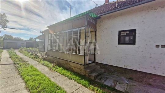 Crvenka, Kuća 120m2, Na placu od 859m2