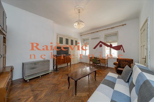 Hitno, Cvetni trg, salonac na izuzetnoj lokaciji!