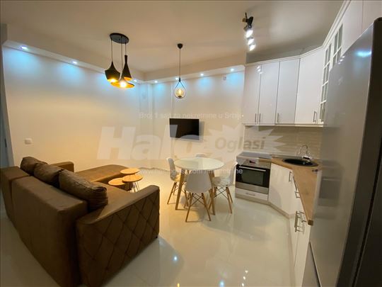 Izdavanje Lux stana na Crvenom krstu