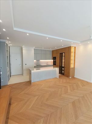 Luksuzan stan 122m2 sa velikom terasom