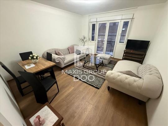 lux 3.0 stan kompletno renoviran 